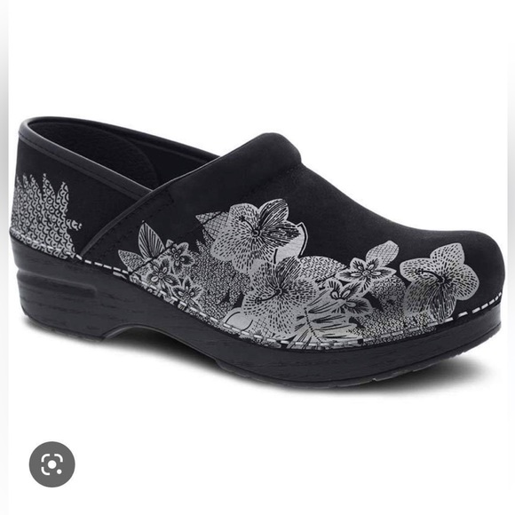 DANSKO Women's
Professional
Metallic Floral Print
NuBuck Clog US
16.5/ EU 37 - Picture 1 of 3